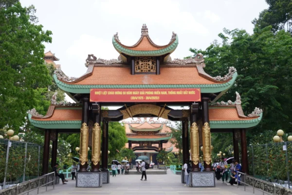 TP. HỒ CHÍ MINH – CỦ CHI – ĐỘNG CỦ CHI (2N1Đ)